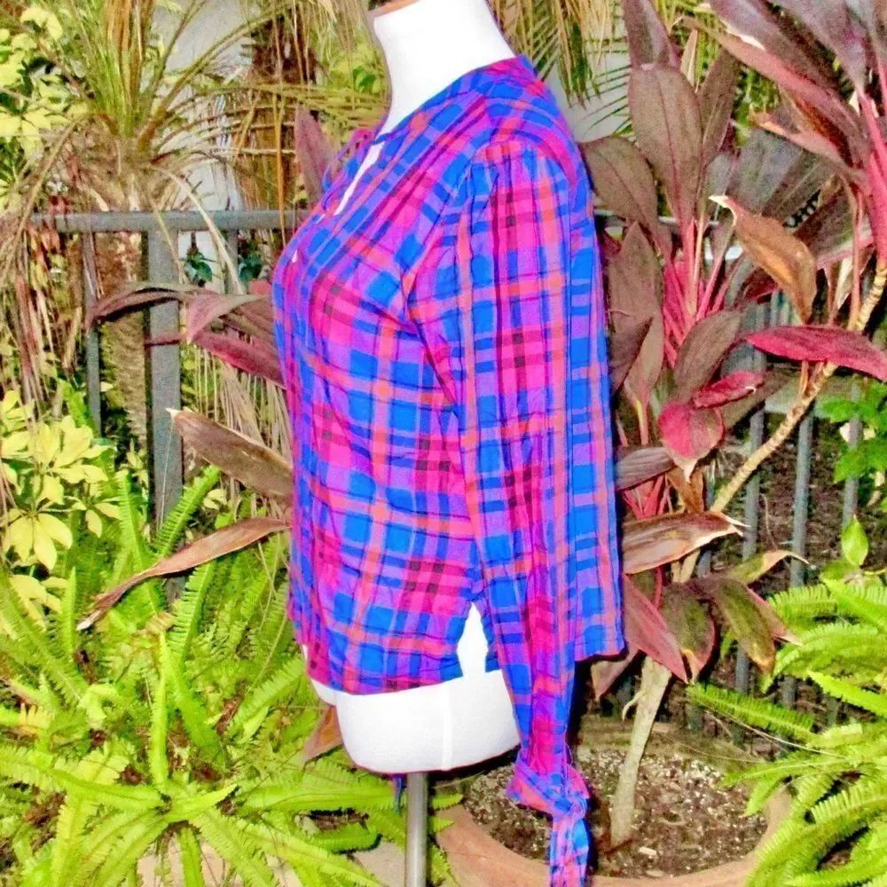 ✨NWOT✨ Express Plaid Top - Picture 2 of 6